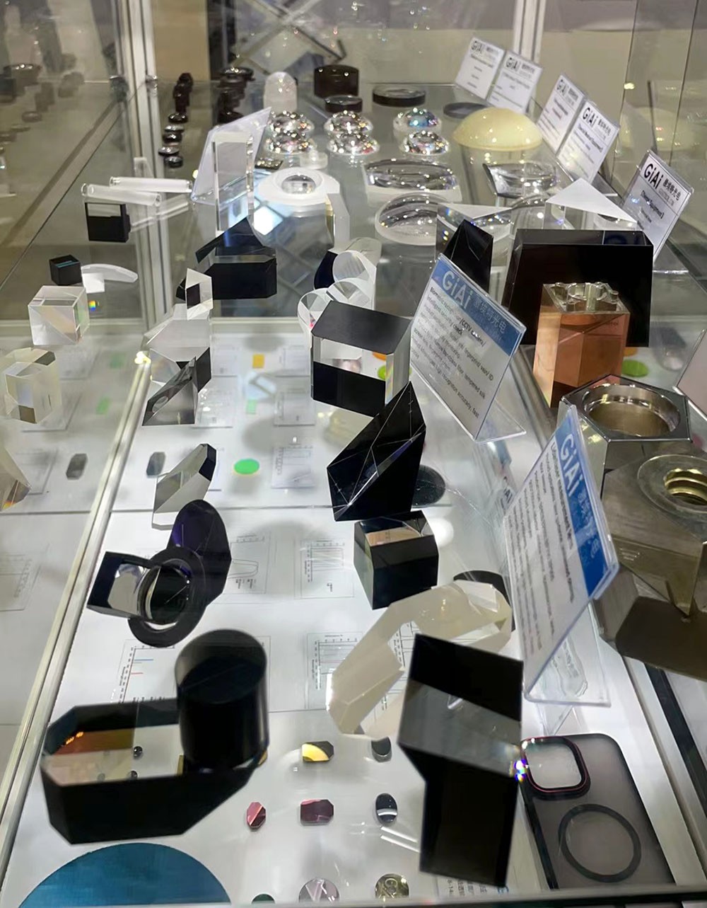 激埃特光学棱镜反射镜展品展示