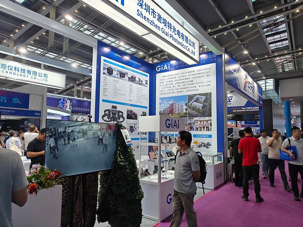 激埃特观展现场